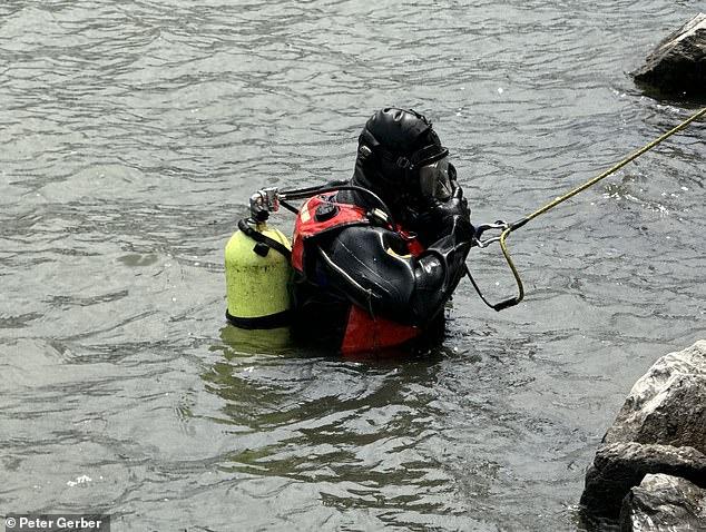 Emergency crews search for 15-year-old girl in water off Roosevelt Island